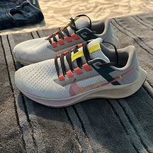 Women’s Zoom Pegasus size 7.5